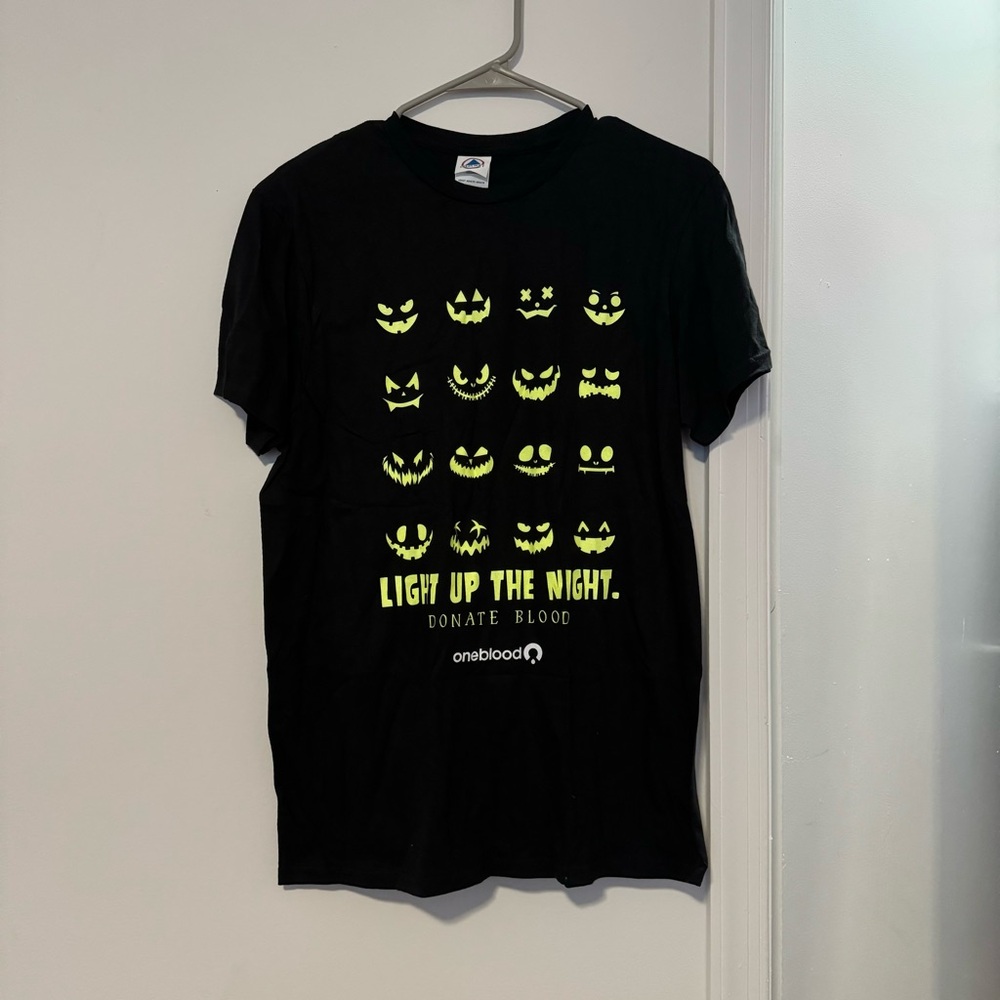 NWOT Halloween Jack-O-Lantern Pumpkin Faces Oneblood Glow in the Dark T-Shirt - Picture 1 of 3